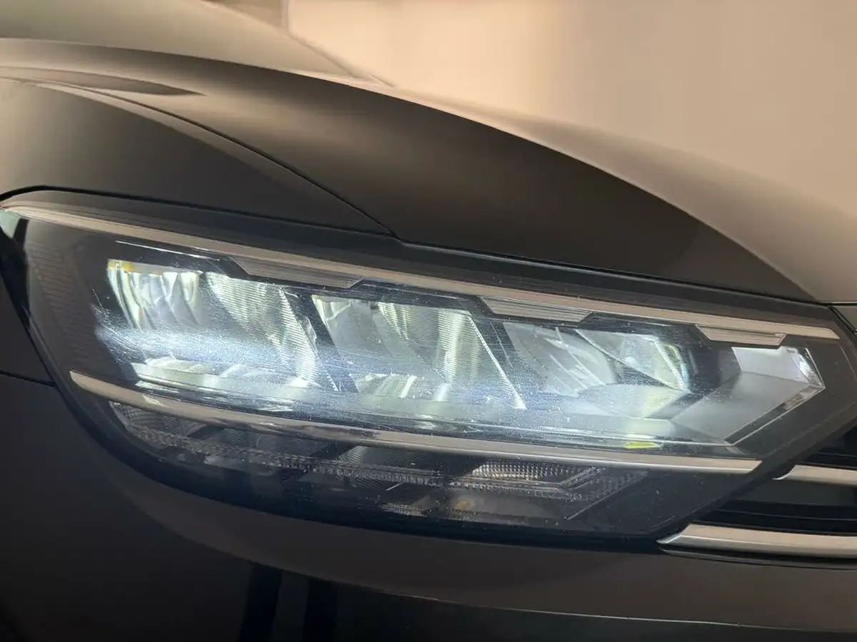 2022-volkswagen-passat-14-tsi-gte-estate-5d-big-50