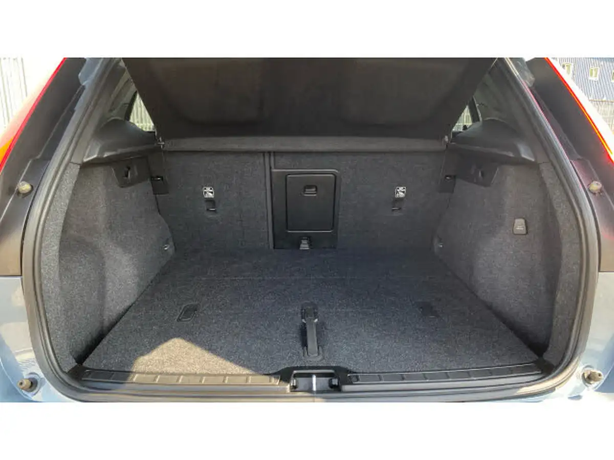 2022-volvo-xc40-15-t3-r-design-auto-big-16
