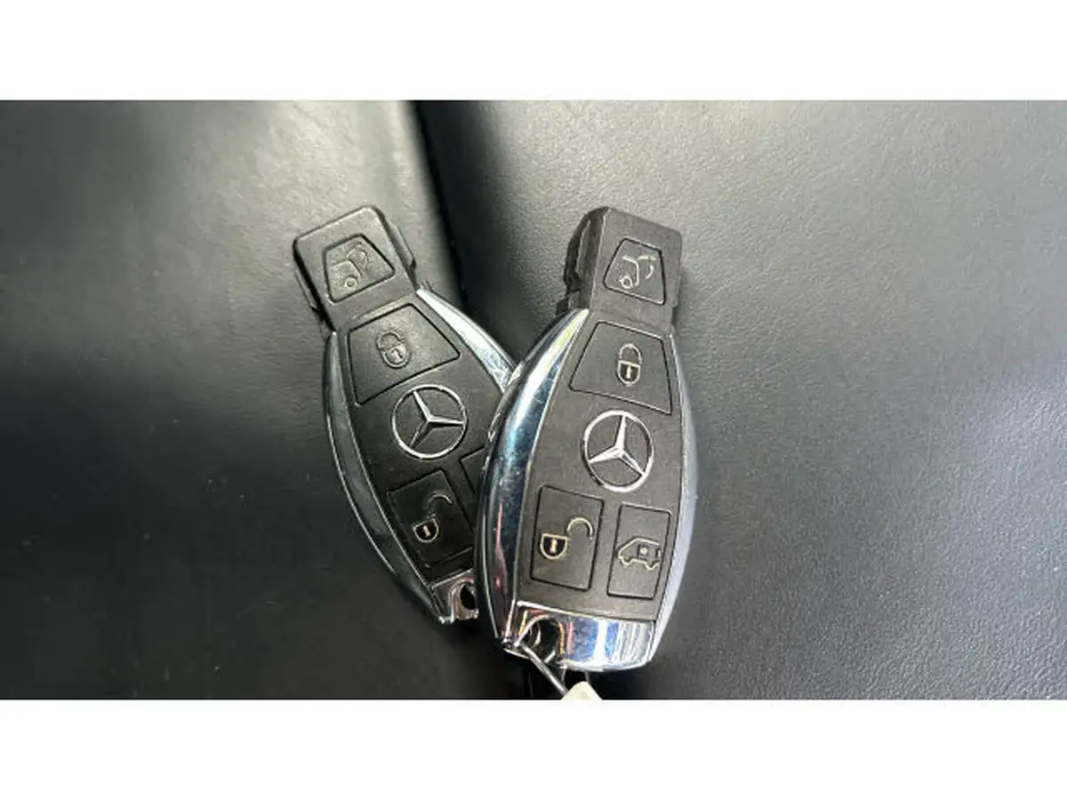 2020-mercedes-benz-v-class-20d-v300d-amg-line-extra-long-big-18