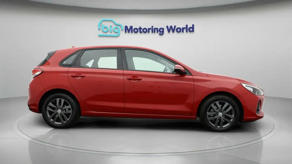 2018-hyundai-i30-16crdi-se-nav-109ps-blue-drive-isg-hatchback-1582cc-dct-big-7