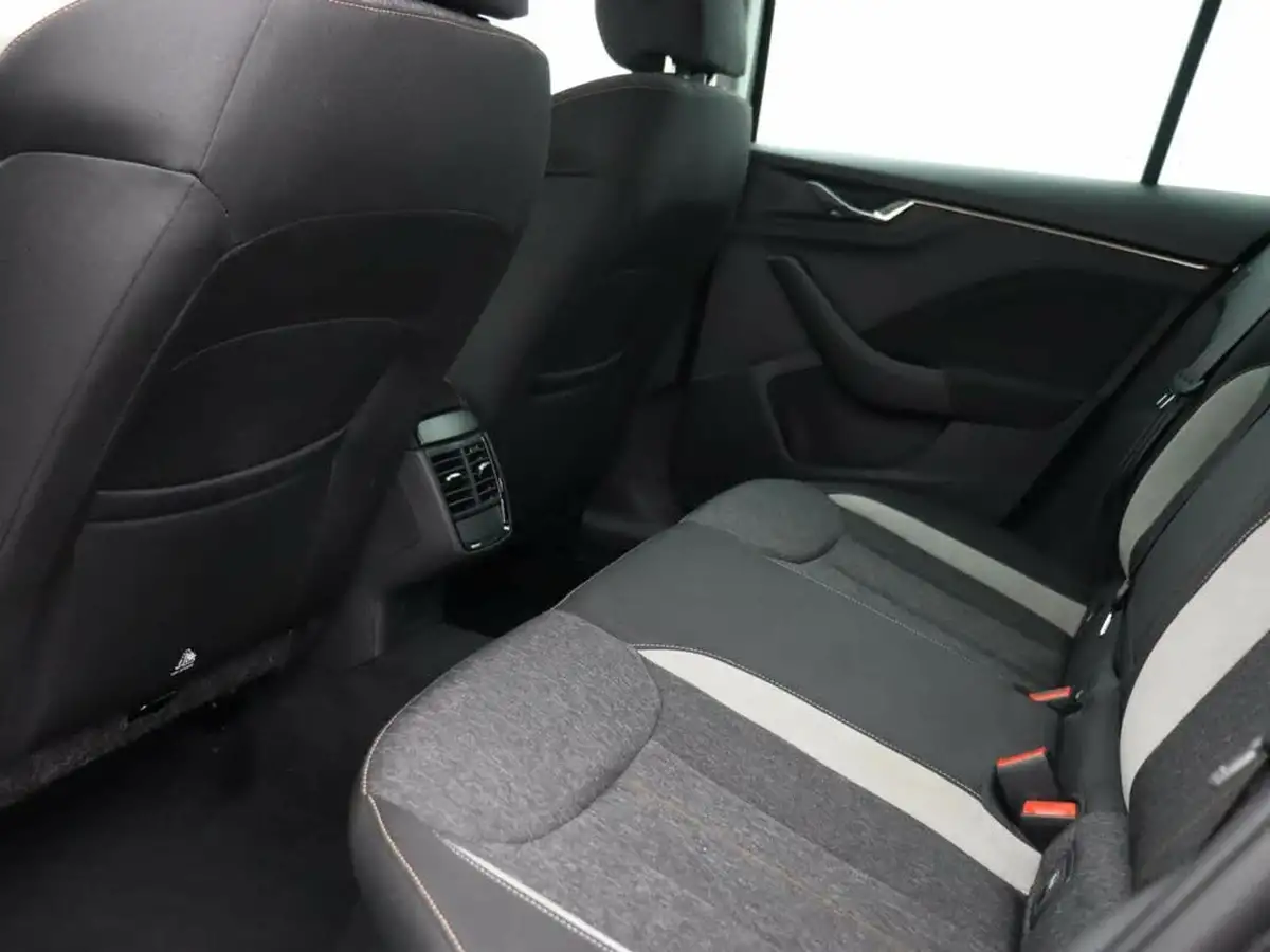 2022-skoda-scala-10-tsi-se-l-109ps-big-10
