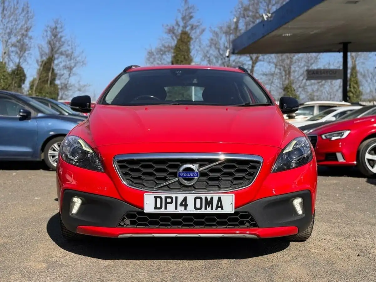 2014-volvo-v40-16td-d2-cross-country-lux-powershift-big-1