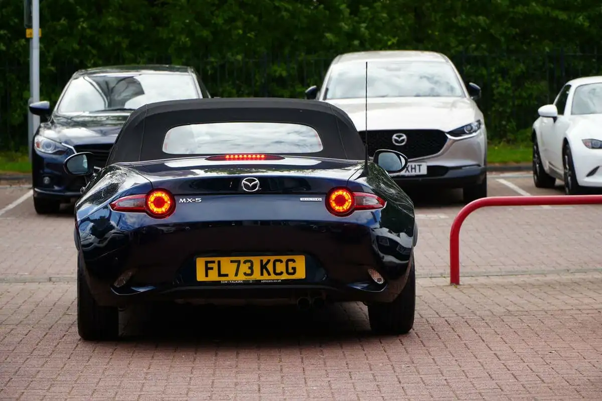 2024-mazda-mx-5-15-exclusive-line-roadster-big-17