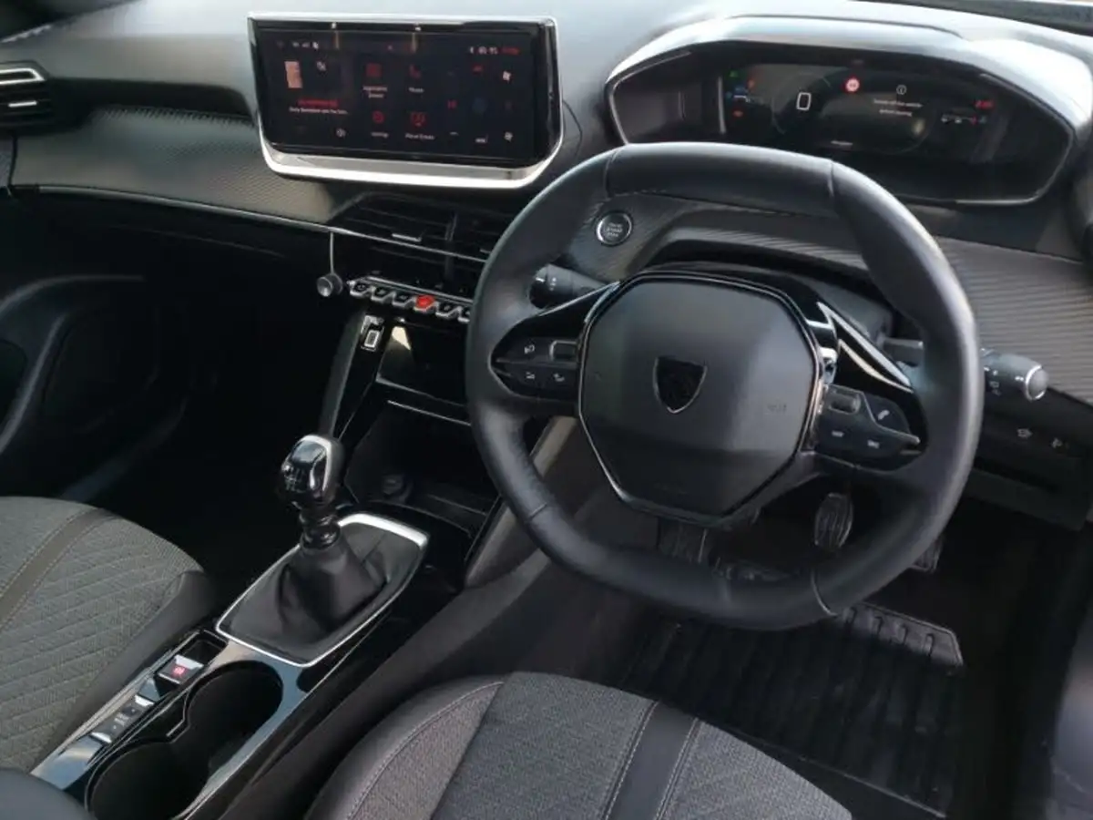 2023-peugeot-2008-suv-12-puretech-allure-big-11