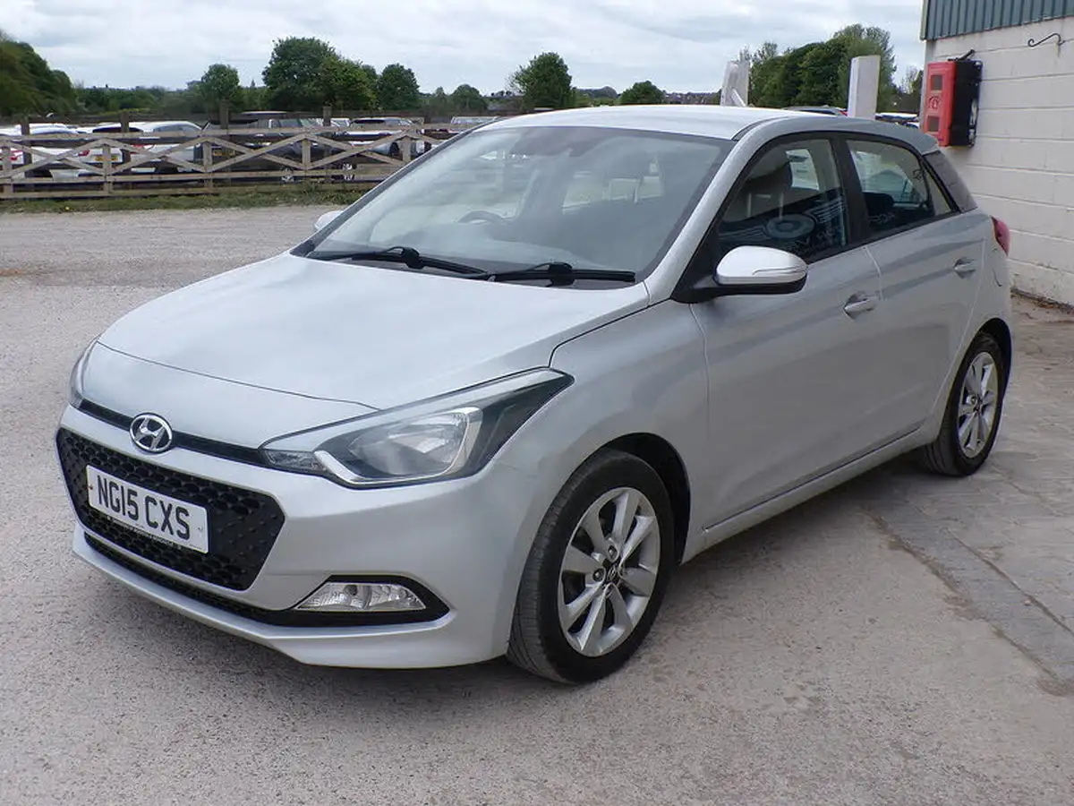 2015-hyundai-i20-12-se-hatchback-5d-big-3