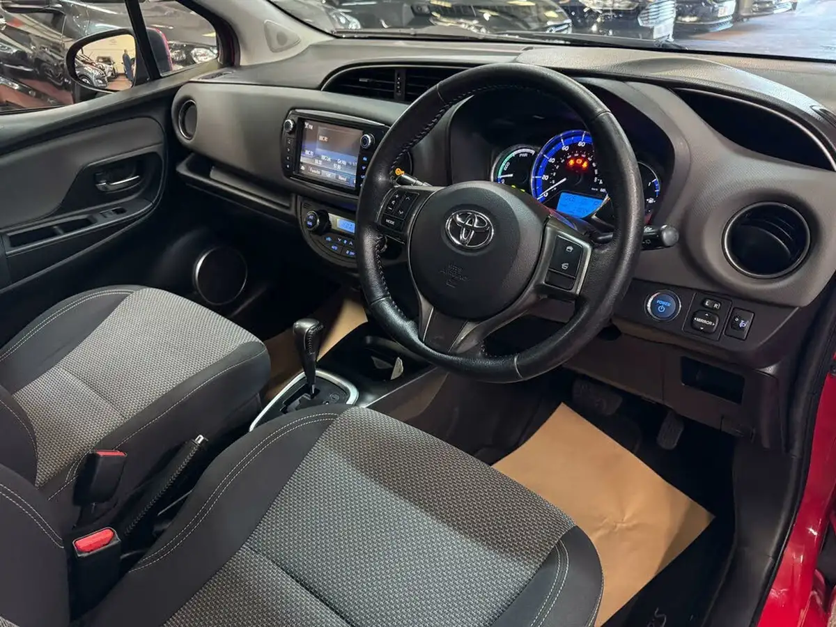 2015-toyota-yaris-15-vvt-i-icon-hybrid-big-14