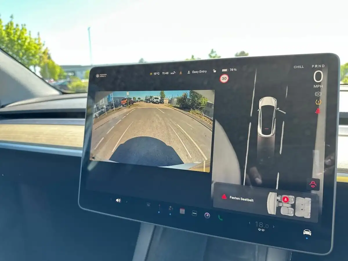 2023-tesla-model-y-e-performance-big-35