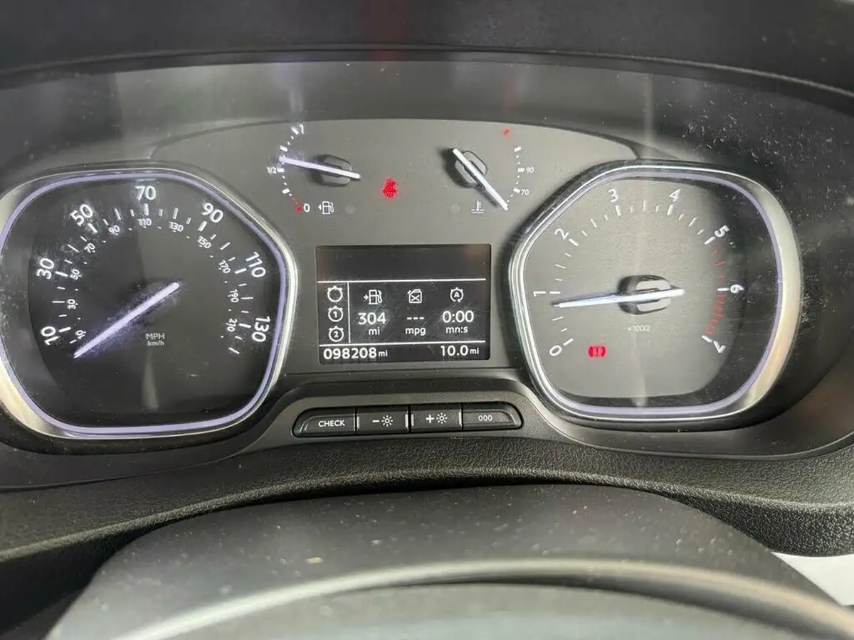 2018-peugeot-expert-20-bluehdi-professional-standard-1400-panel-big-16