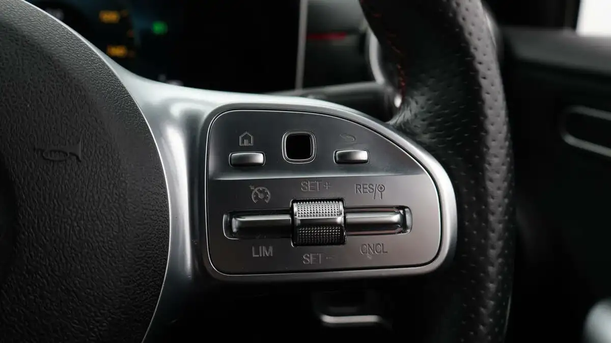 2020-mercedes-benz-a-class-13-a180-amg-line-executive-hatchback-5d-7g-dct-big-25