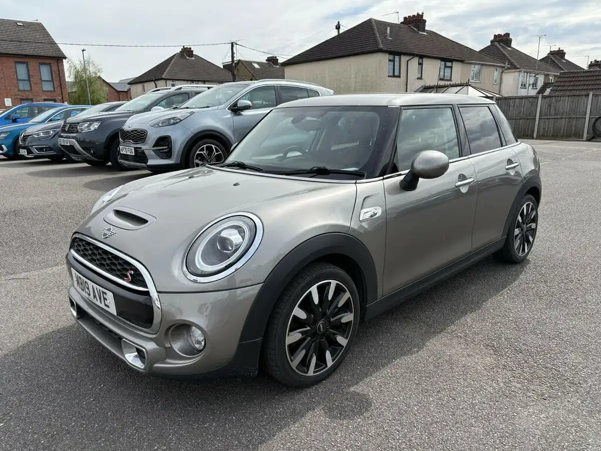 2019-mini-cooper-20-cooper-s-exclusive-189bhp-hatchback-5d-auto-big-1
