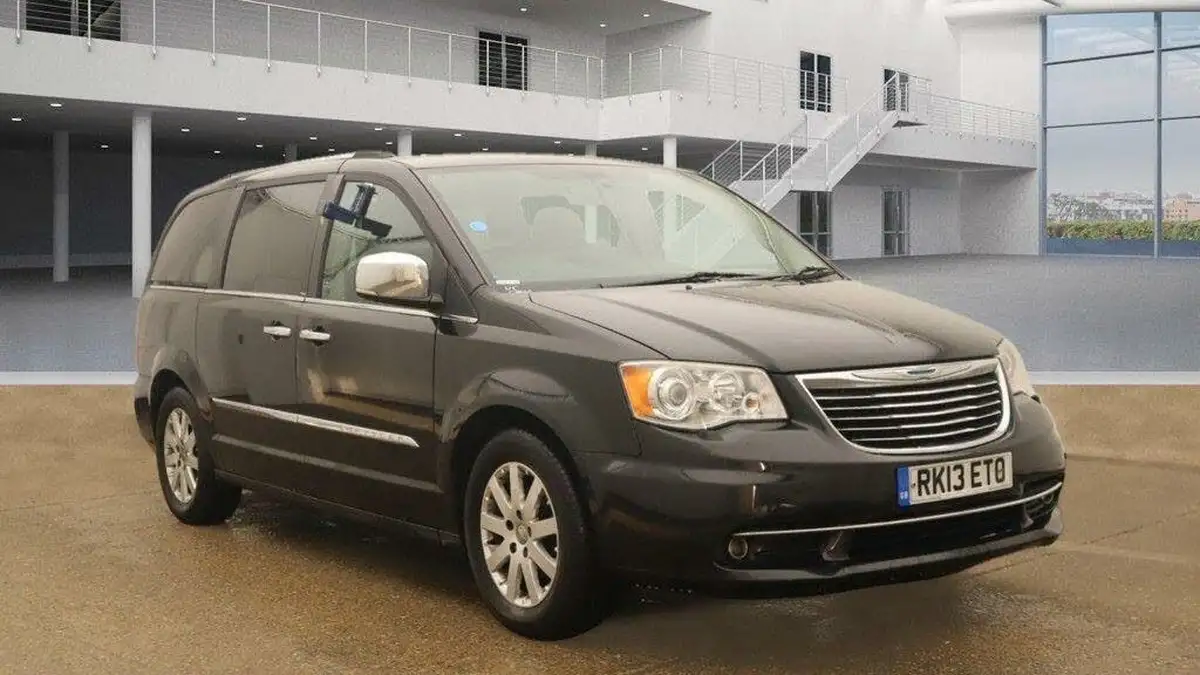 2013-chrysler-grand-voyager-28td-limited-big-0