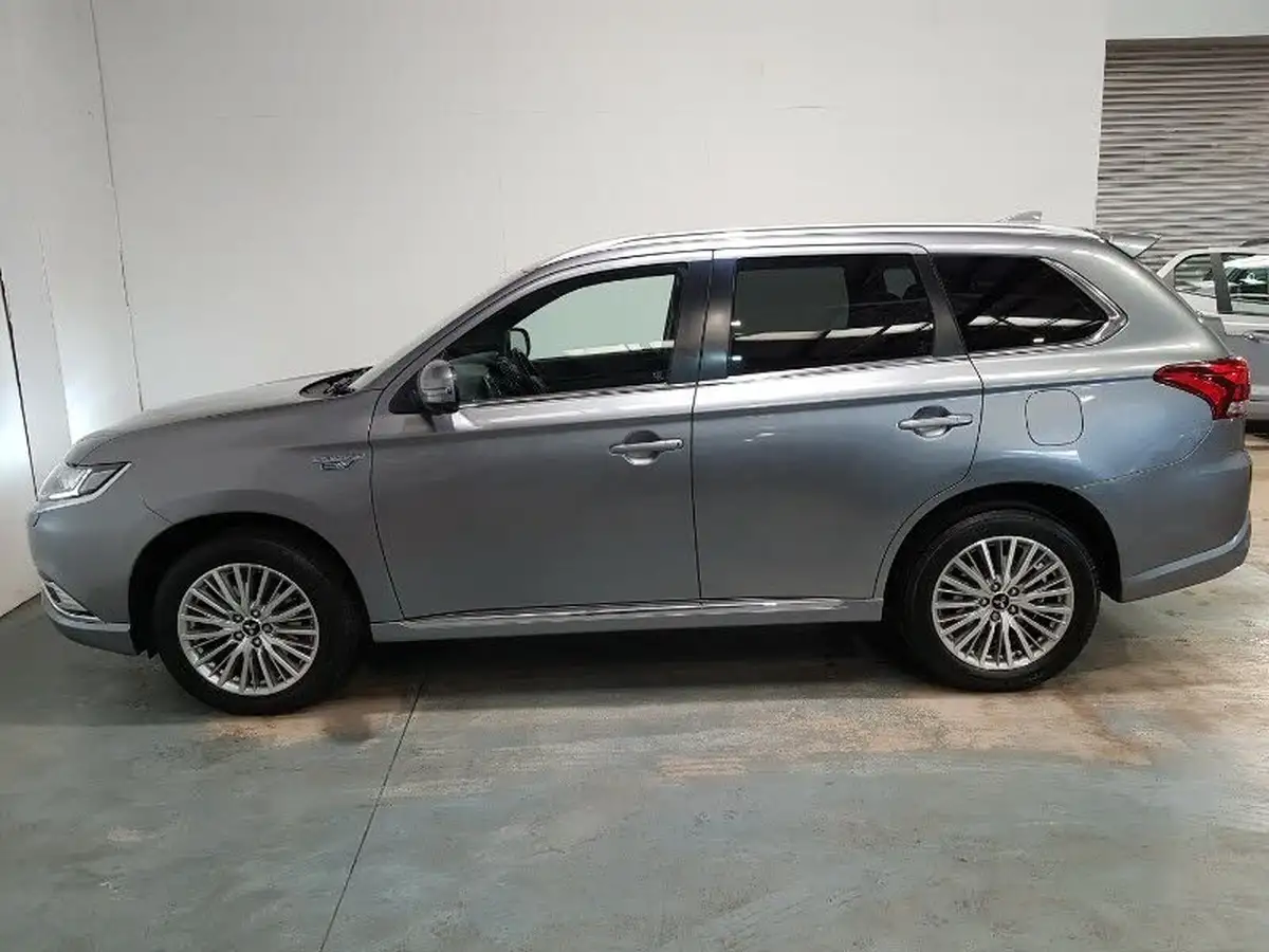 2018-mitsubishi-outlander-24-4h-phev-big-3