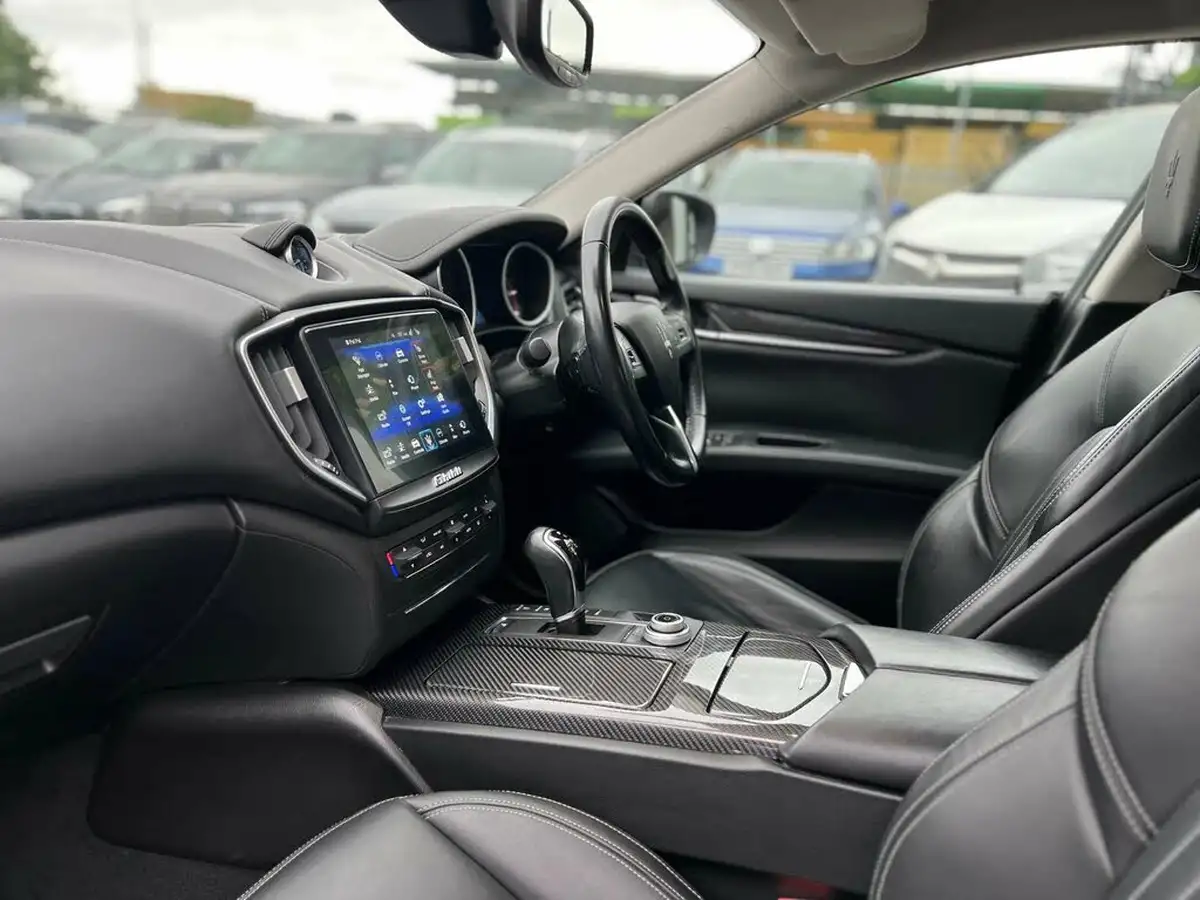 2017-maserati-ghibli-30td-big-38