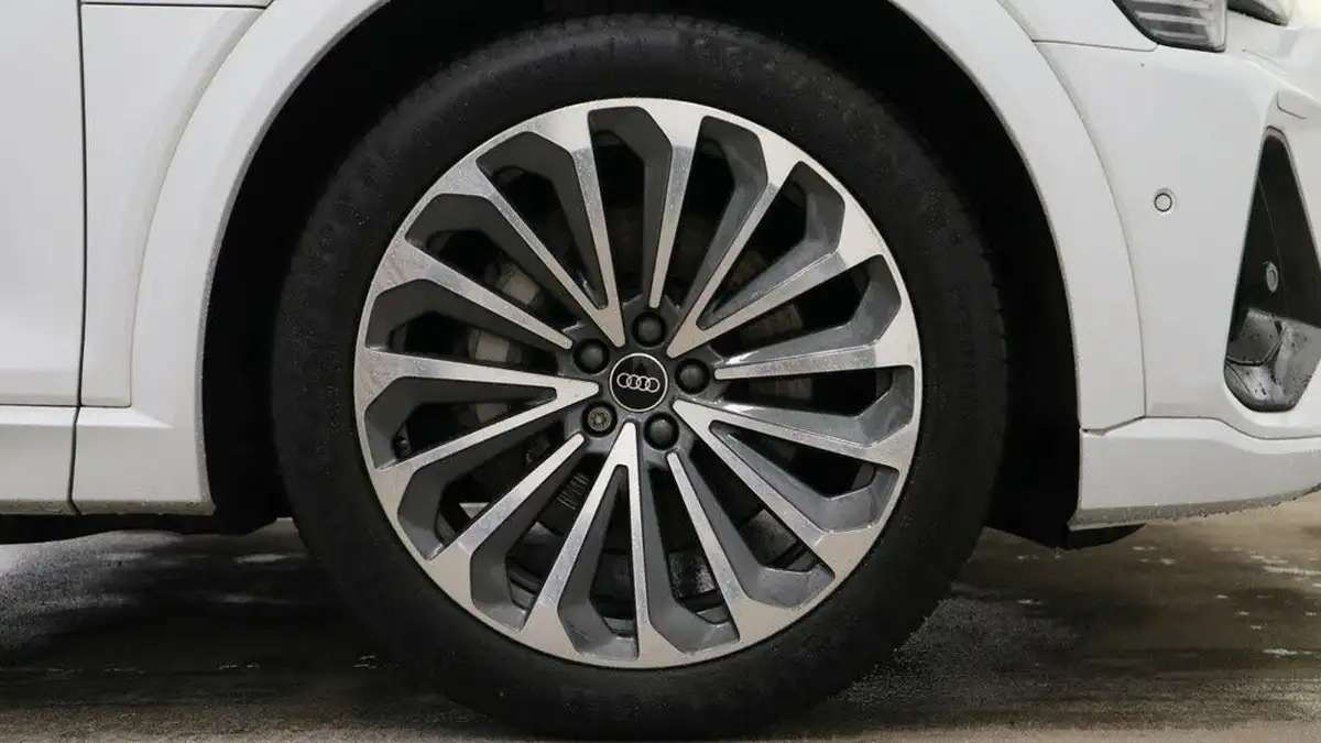2021-audi-e-tron-50e-s-line-station-wagon-big-8