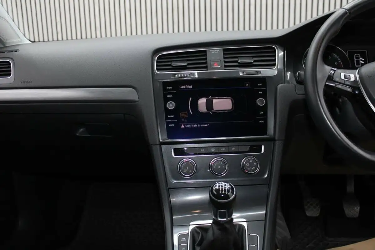 2017-volkswagen-golf-14-tsi-se-nav-ss-hatchback-5d-big-17