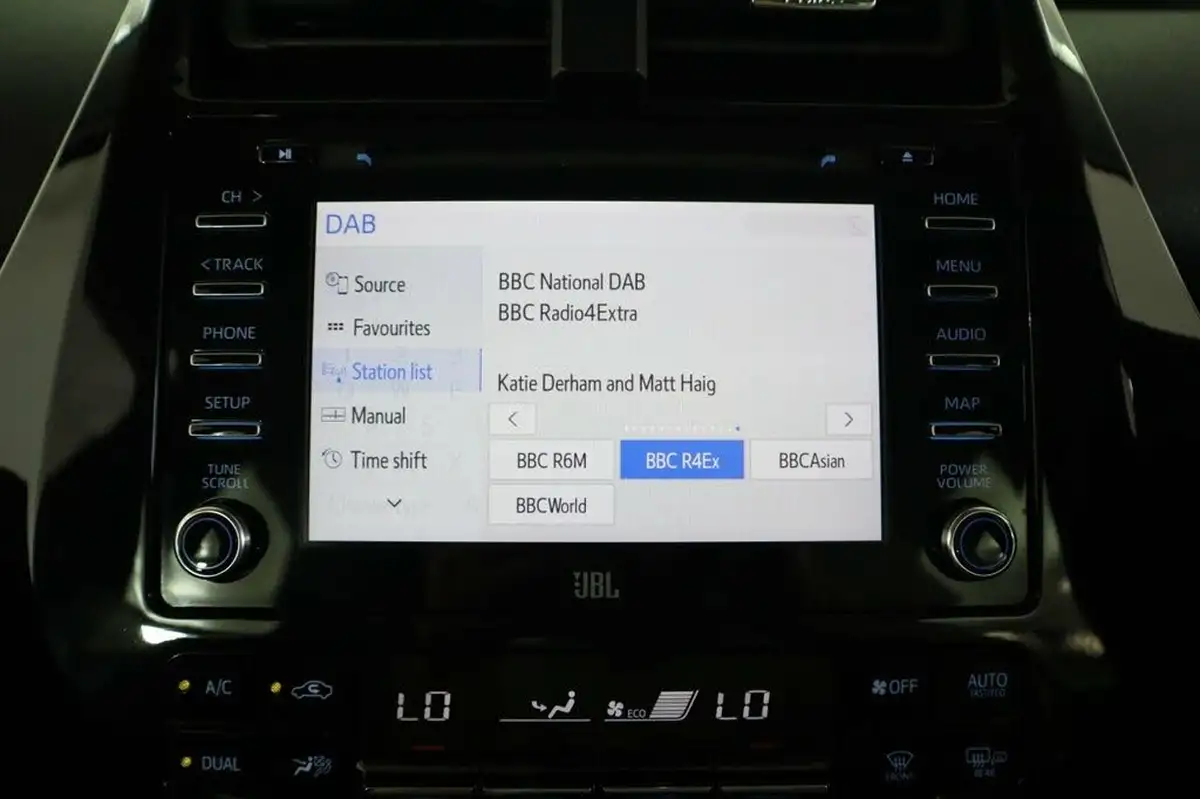 2019-toyota-prius-18-vvt-i-excel-cvt-big-36