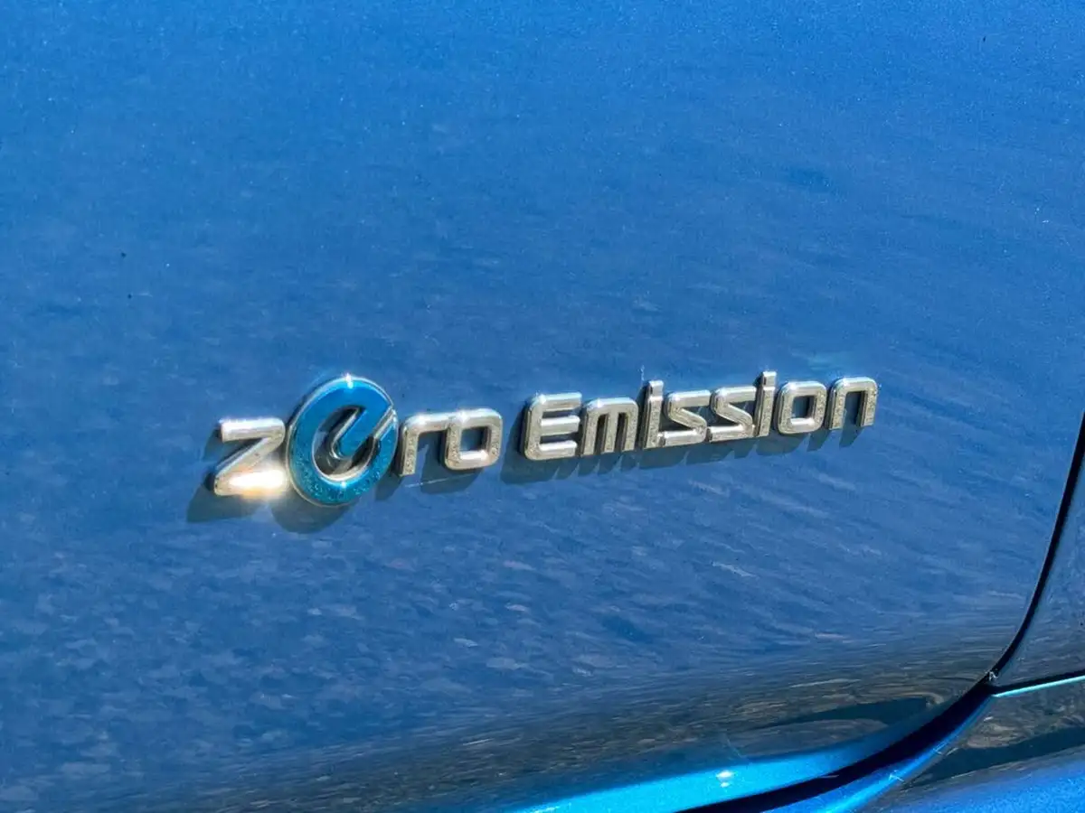 2020-nissan-leaf-e-tekna-big-43