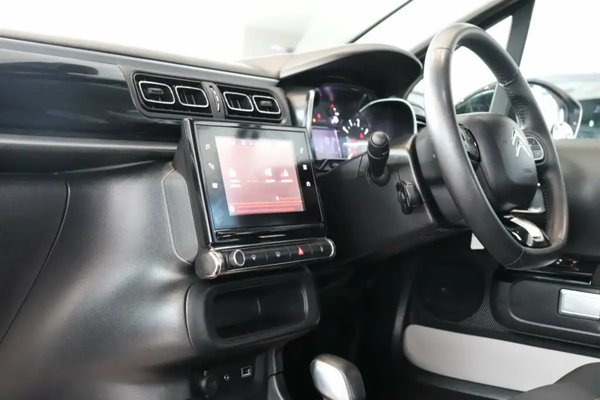 2018-citroen-c3-12-puretech-flair-110ps-ss-eat6-big-33