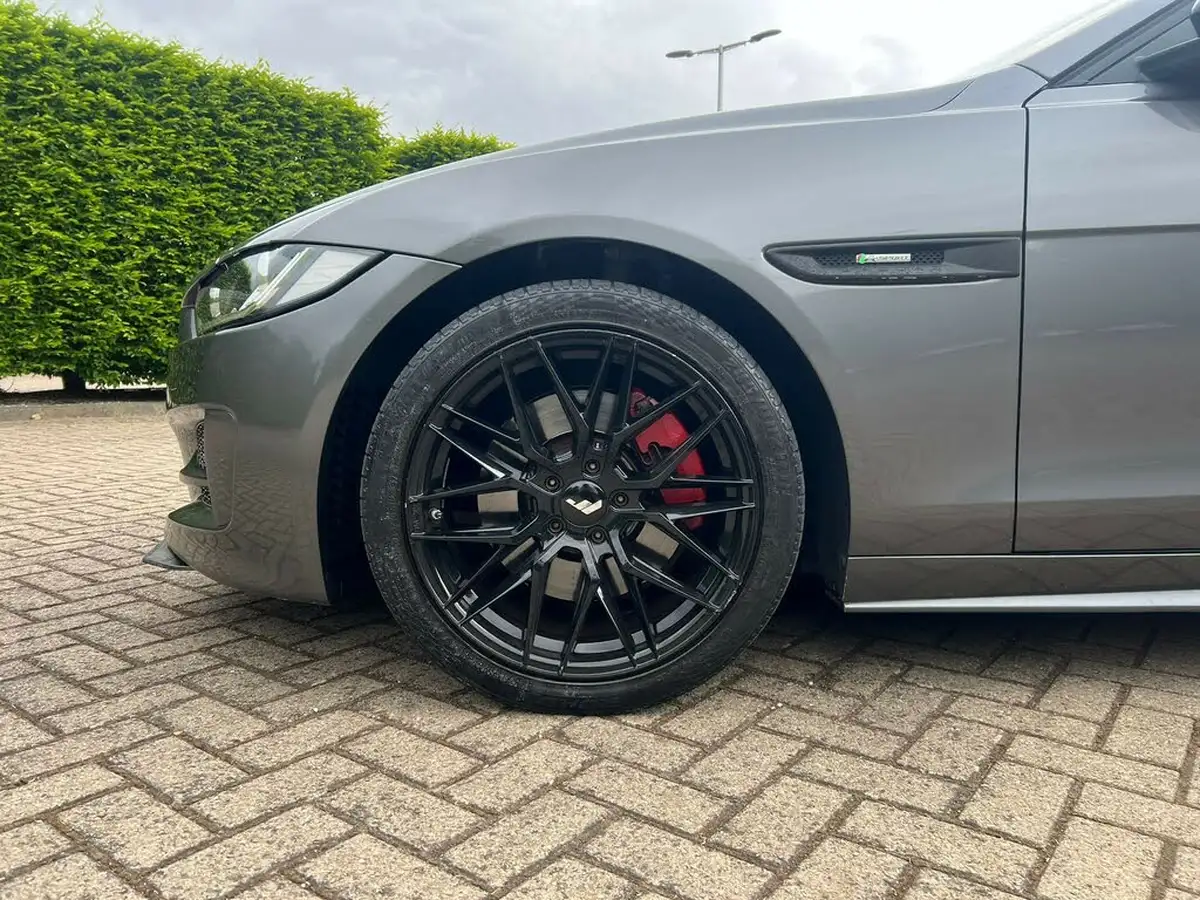 2016-jaguar-xe-20i-r-sport-240ps-big-47