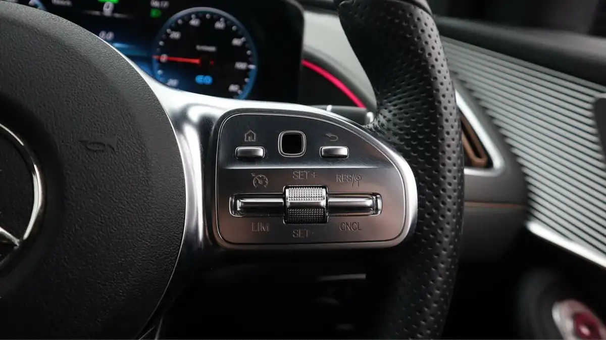 2021-mercedes-benz-eqc-e-eqc-400-amg-line-big-26