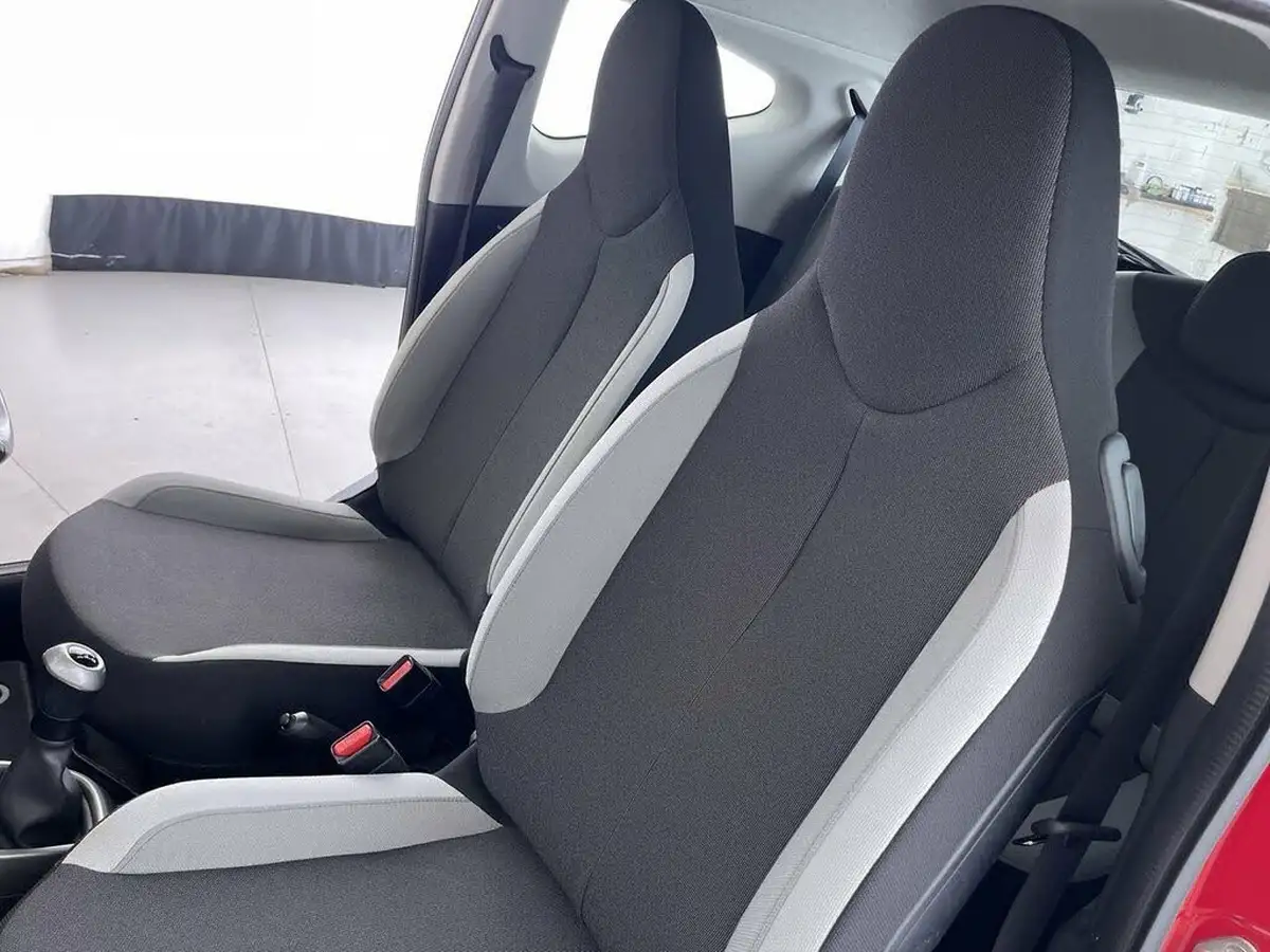 2015-toyota-aygo-10-vvt-i-x-play-3d-big-28