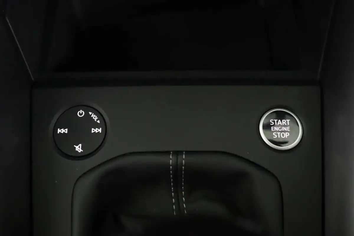 2023-audi-a3-15-35-tfsi-s-line-sportback-5d-big-20