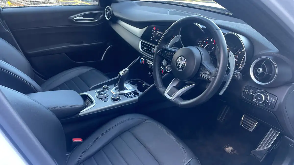 2022-alfa-romeo-giulia-20-sprint-197bhp-big-11