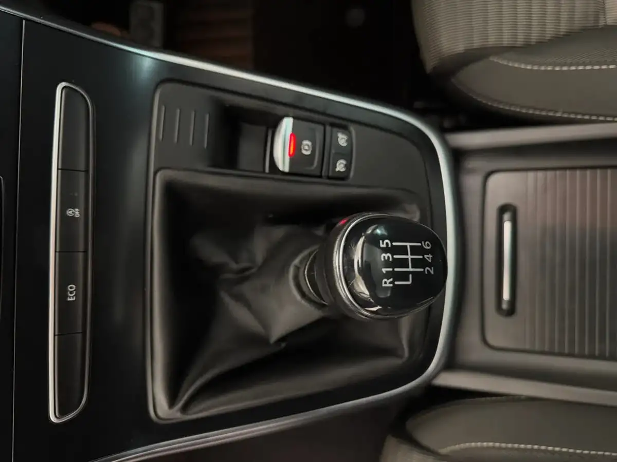 2019-renault-grand-scenic-13-tce-iconic-big-16