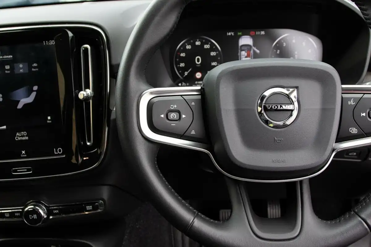2020-volvo-xc40-15-t3-inscription-geartronic-big-18
