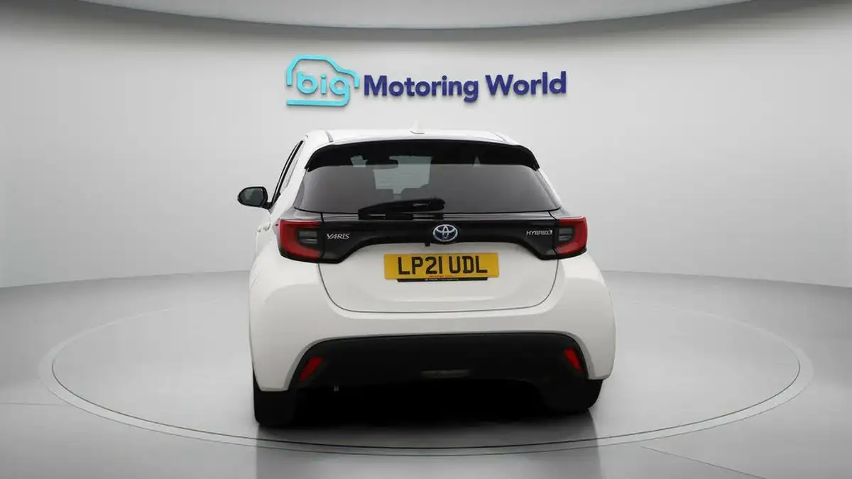 2021-toyota-yaris-15-vvt-i-design-big-6