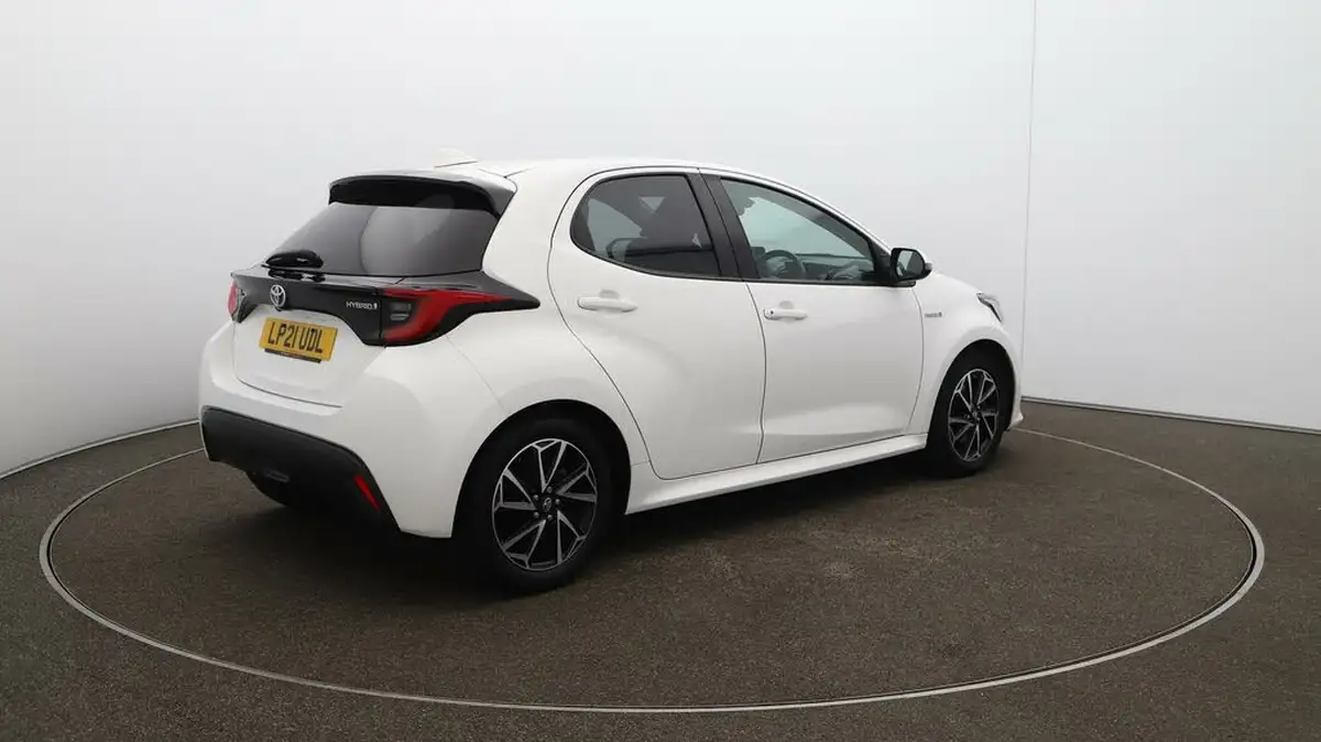 2021-toyota-yaris-15-vvt-i-design-big-47
