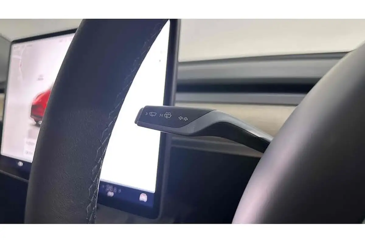 2022-tesla-model-y-e-long-range-big-32