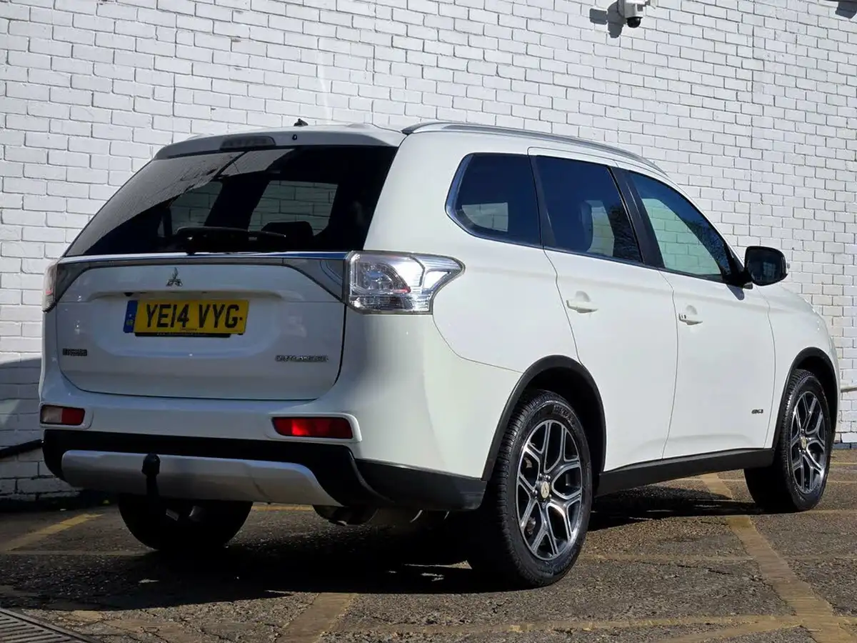 2014-mitsubishi-outlander-22di-d-gx4-big-32