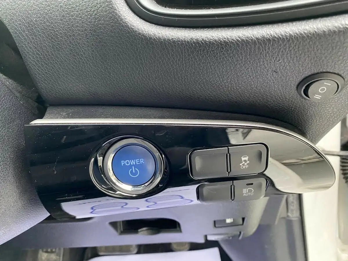 2017-toyota-prius-big-19