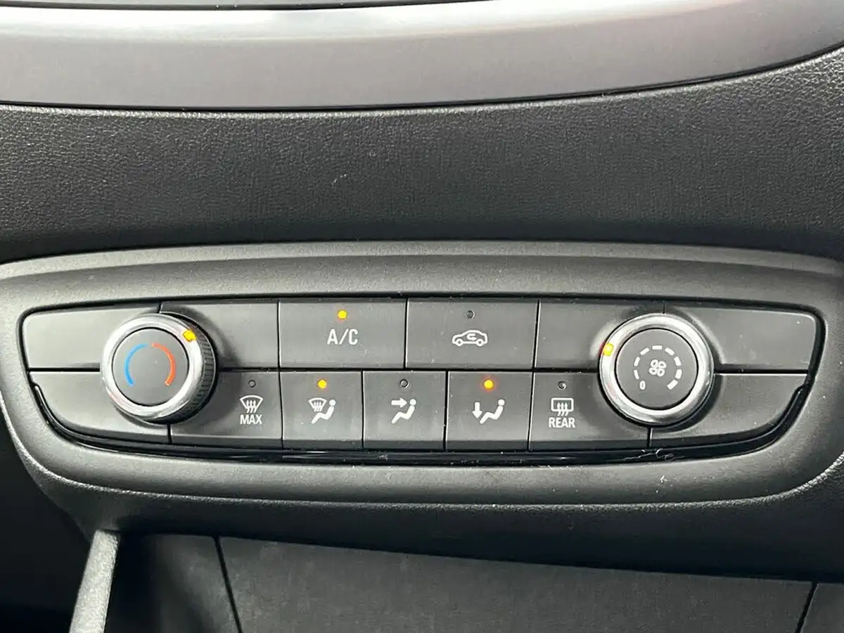 2021-vauxhall-crossland-12i-se-nav-premium-big-21