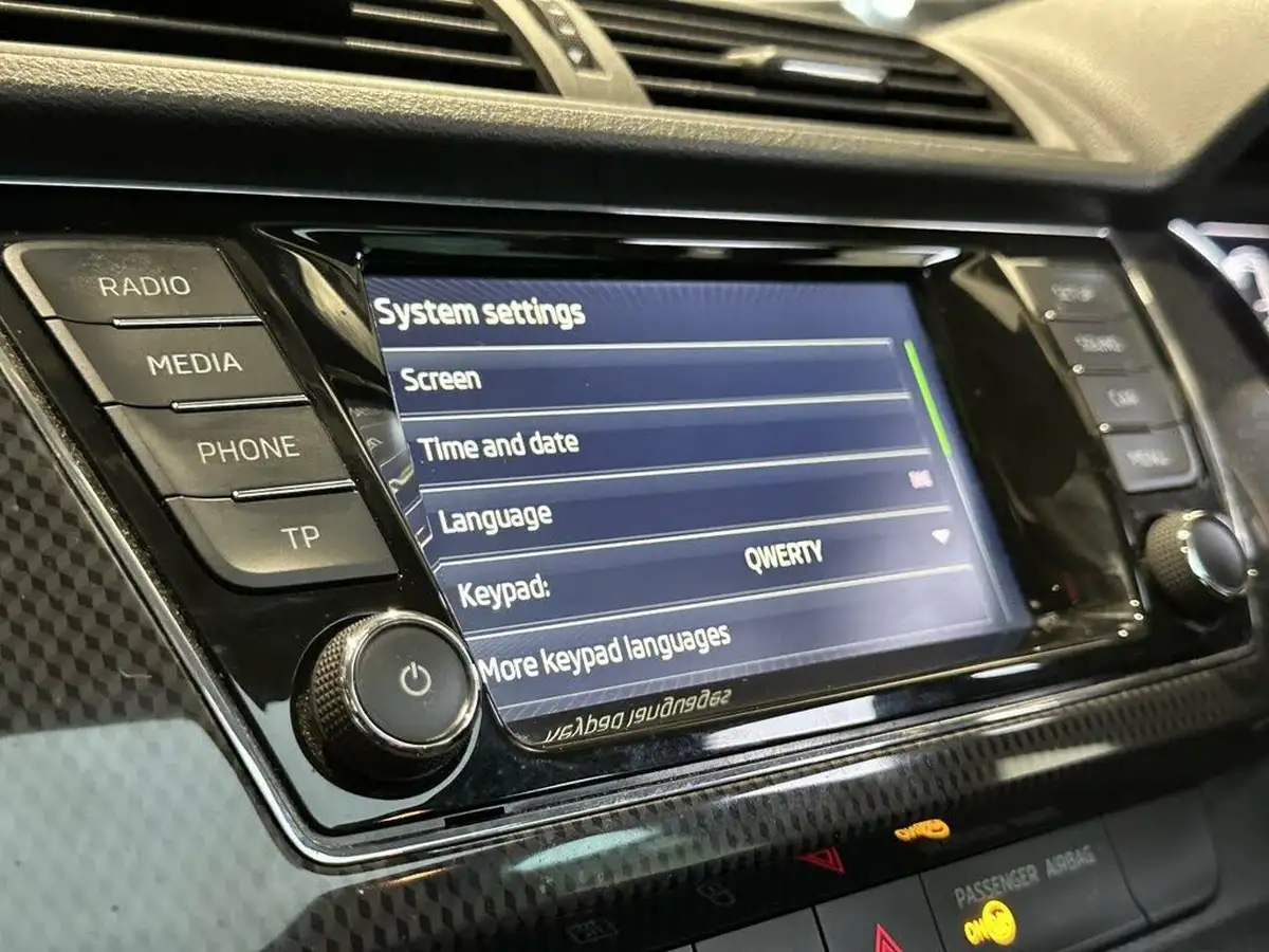 2016-skoda-fabia-12-tsi-monte-carlo-109ps-hatchback-big-38
