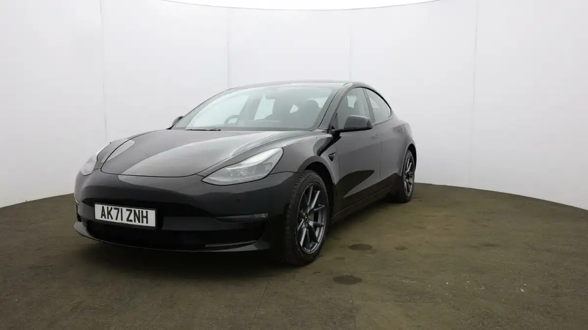 2021-tesla-model-3-e-long-range-awd-big-32