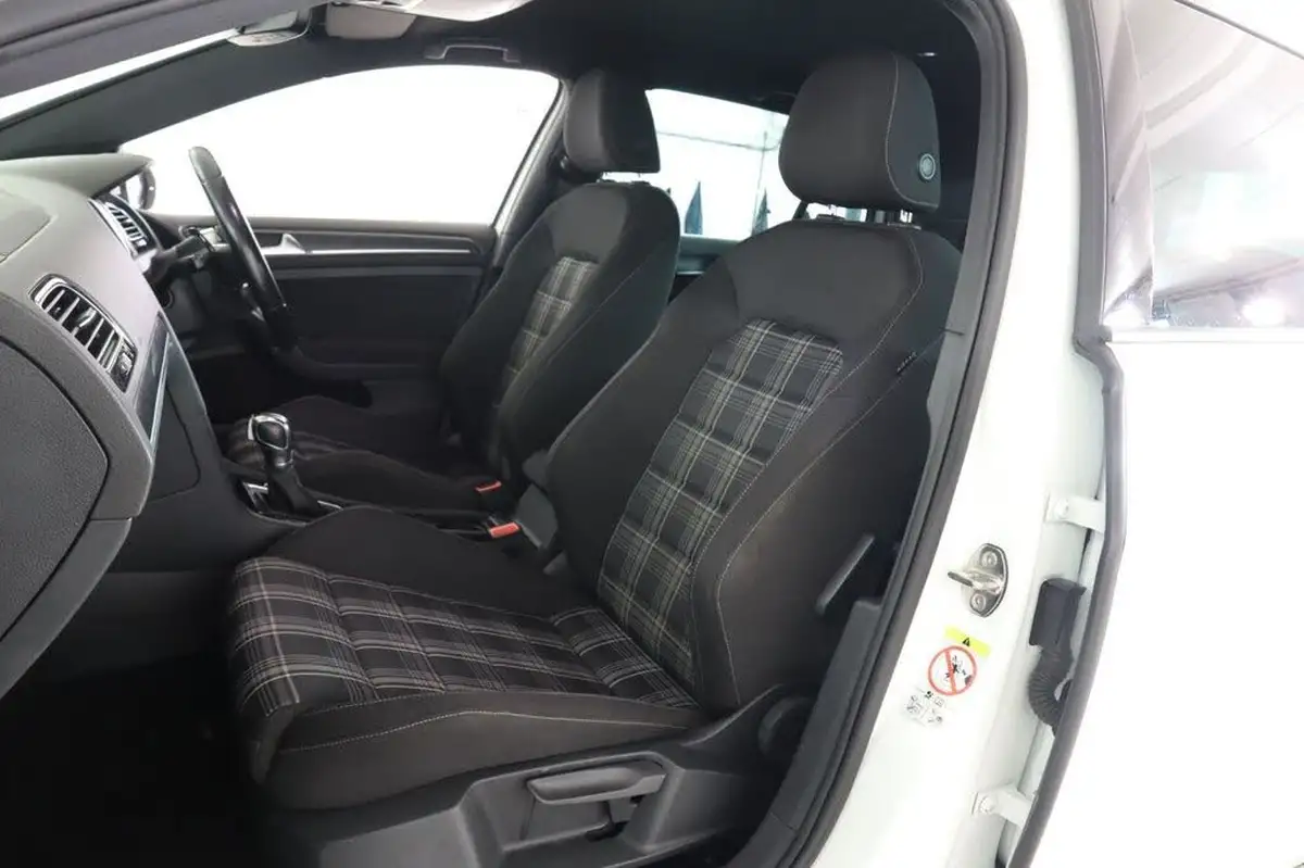 2017-volkswagen-golf-20tdi-gtd-ss-hatchback-5d-dsg-big-39