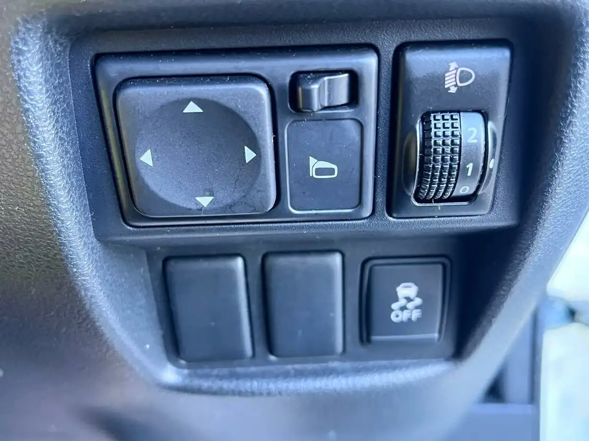 2013-nissan-juke-16-n-tec-1598cc-cvt-big-20