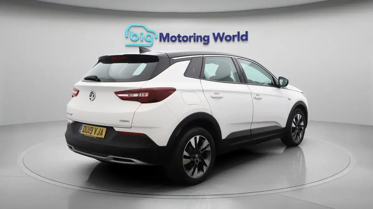 2019-vauxhall-grandland-x-12-sport-nav-big-7