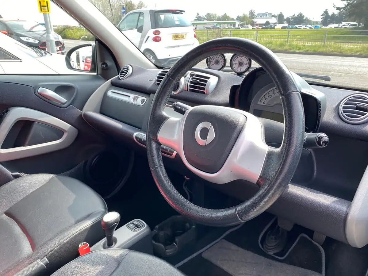 2014-smart-fortwo-10-grandstyle-83bhp-cabriolet-big-7