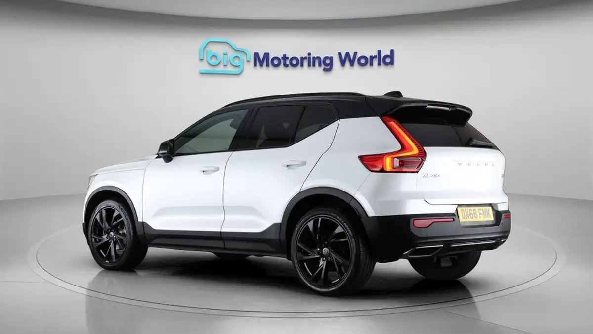 2018-volvo-xc40-15-t3-r-design-pro-big-4