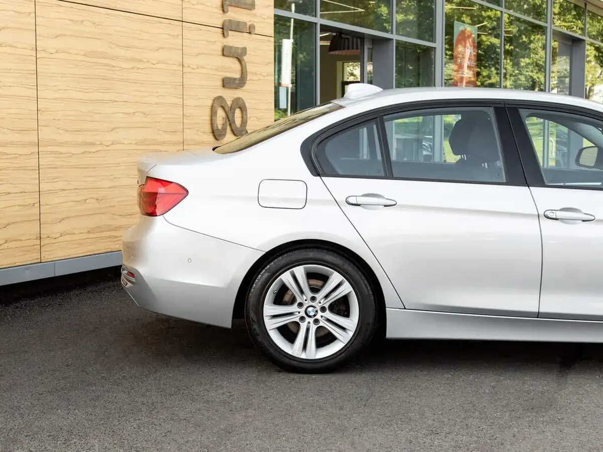 2018-bmw-3-series-20td-318d-sport-saloon-4d-big-6