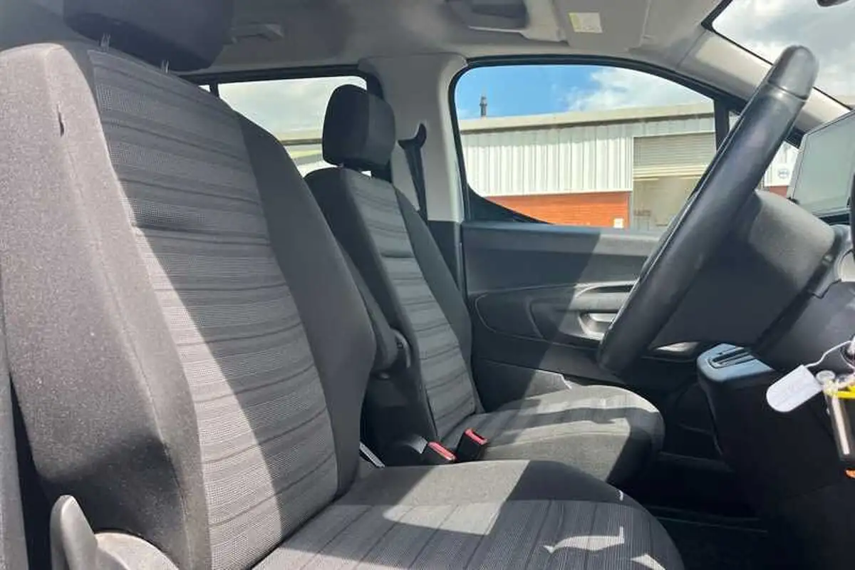 2022-vauxhall-combo-life-e-se-big-22
