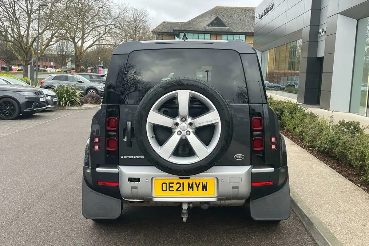 2021-land-rover-90-defender-30-d250-hse-big-9