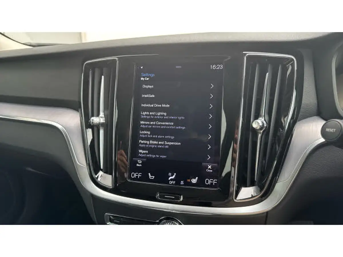 2021-volvo-v60-20-b3-momentum-161bhp-big-35