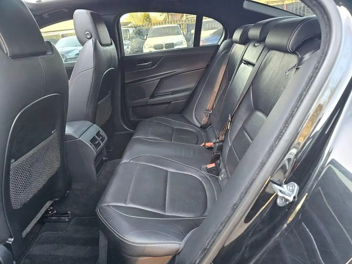2018-jaguar-xe-20i-landmark-200ps-big-24