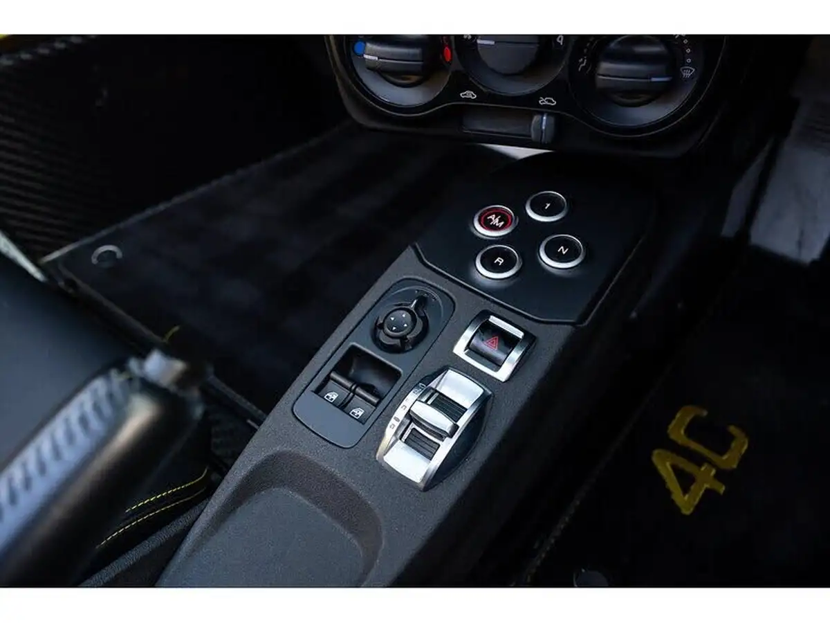 2015-alfa-romeo-4c-18-tbi-spider-big-23
