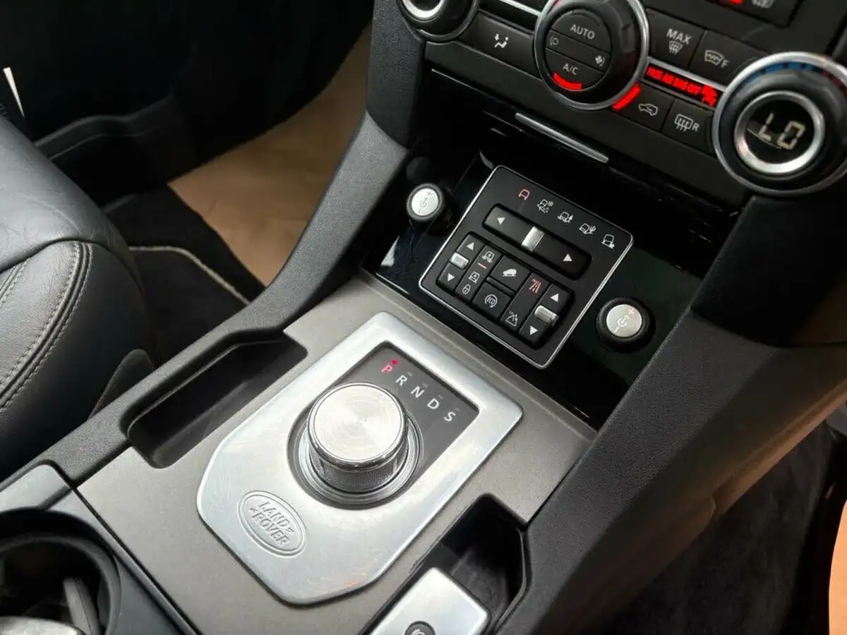 2014-land-rover-discovery-4-30-sd-v6-hse-big-13