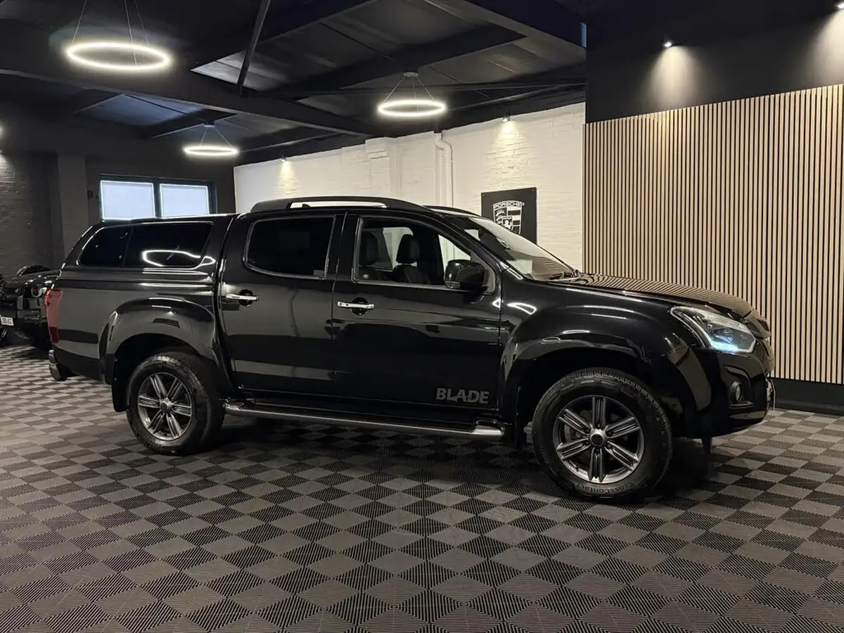 2017-isuzu-d-max-19td-blade-big-8